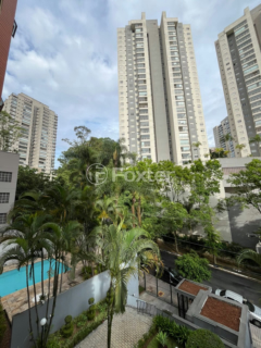 Image 6 - 885370