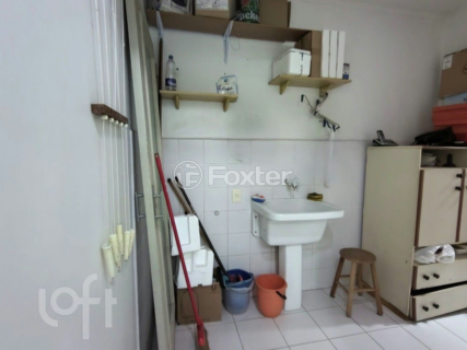 Image 8 - 885611