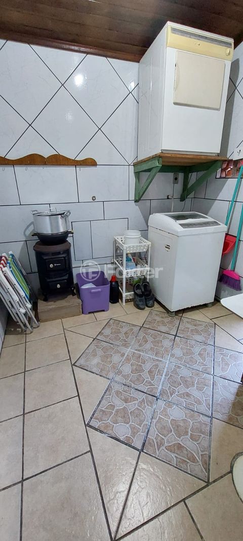 Image 9 - 885640