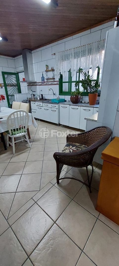 Image 8 - 885640