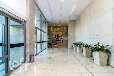 Image 16 - 885645