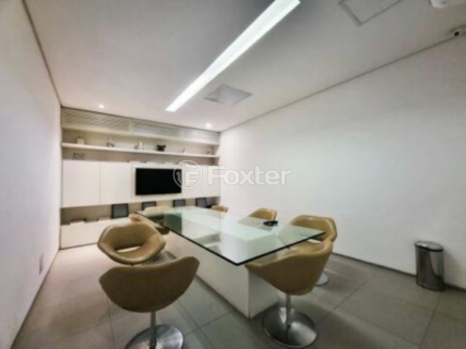 Image 11 - 885653