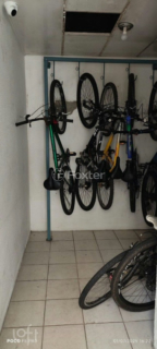 Image 10 - 885700