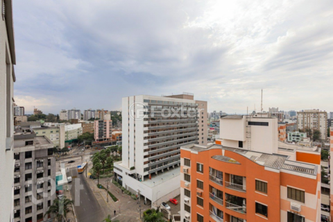 Image 1 - 885720