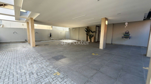 Image 10 - 885737