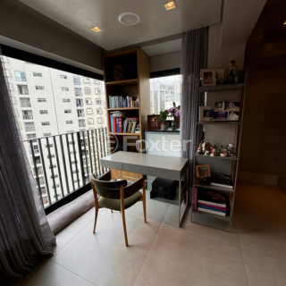 Image 4 - 885917