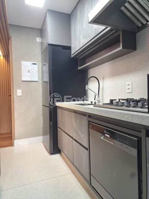 Image 6 - 885959