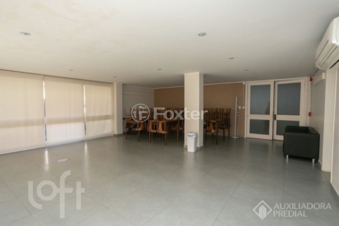Image 29 - 886021