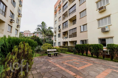 Image 30 - 886040