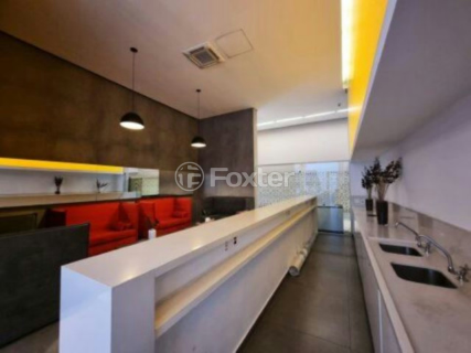 Image 8 - 886070