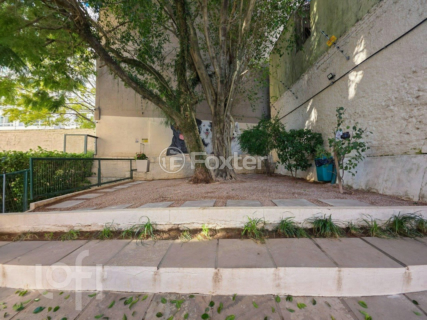 Image 30 - 886135