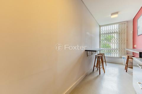 Image 28 - 886220