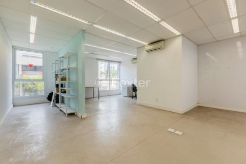 Image 33 - 886220