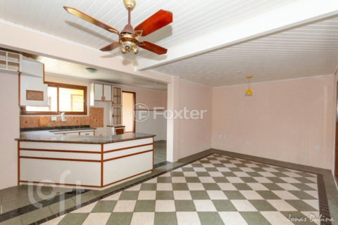 Image 10 - 886340