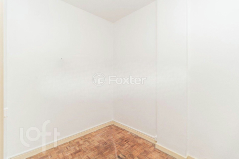 Image 17 - 886509