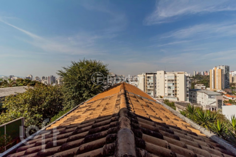 Image 17 - 886536