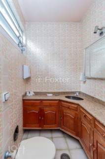 Image 19 - 886536