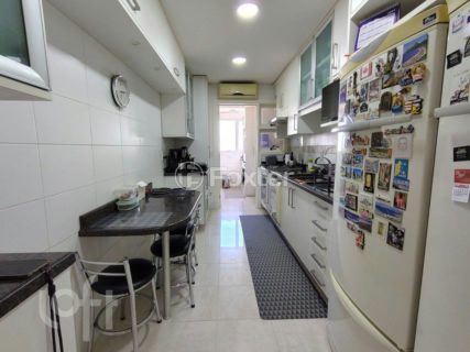 Image 15 - 886564
