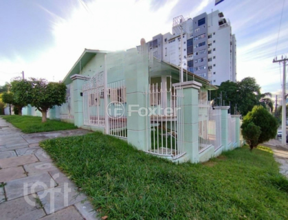 Image 17 - 886609