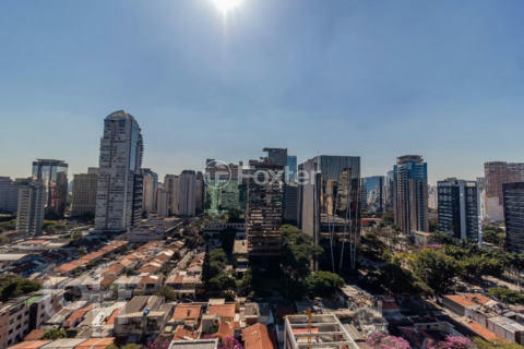 Image 17 - 886647