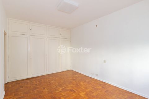 Image 22 - 886675