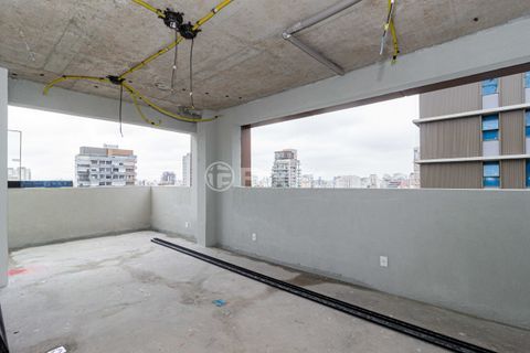 Image 23 - 886676