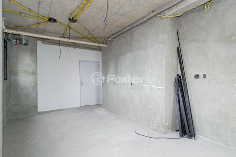 Image 27 - 886676