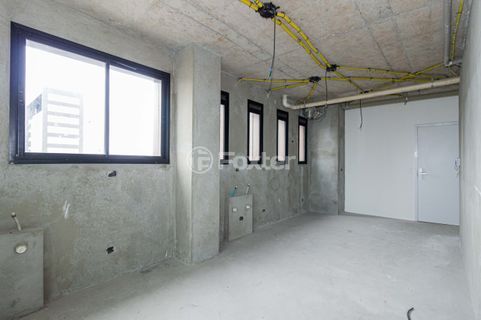 Image 28 - 886676