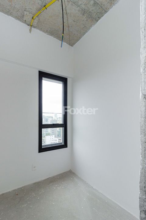 Image 37 - 886676