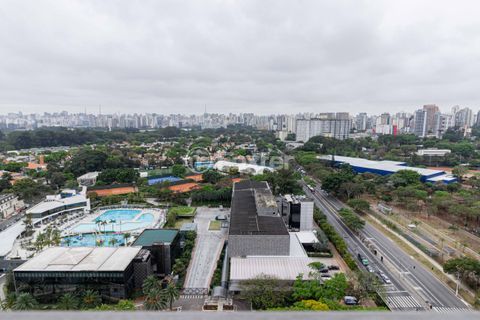 Image 16 - 886676