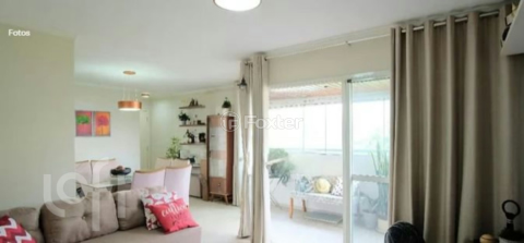 Image 17 - 886679
