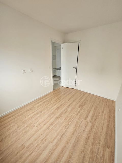 Image 6 - 886681