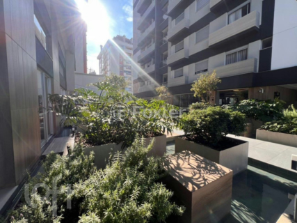 Image 17 - 886699