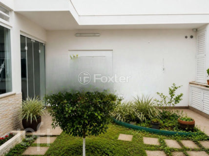 Image 11 - 886730