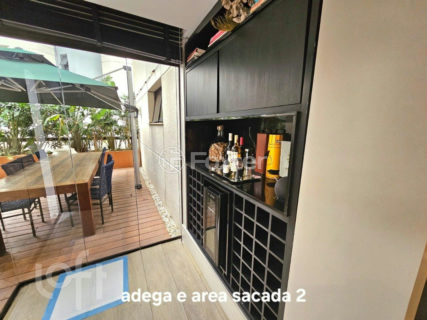 Image 5 - 886745