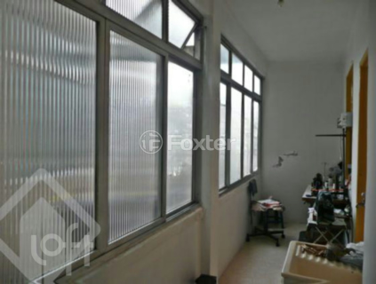 Image 10 - 886850