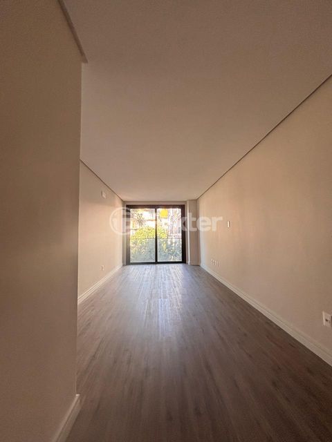 Image 7 - 886935