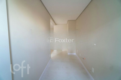Image 6 - 886960