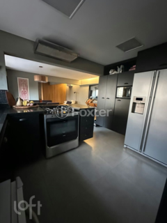 Image 6 - 886974