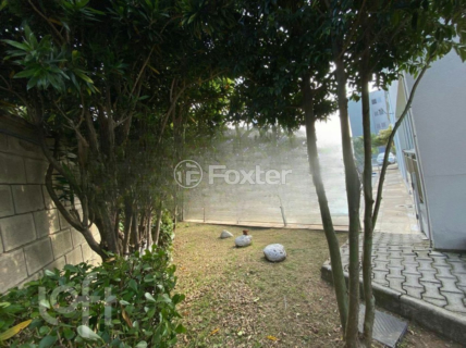 Image 20 - 887008