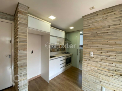 Image 6 - 887008