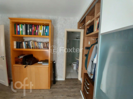 Image 10 - 887377
