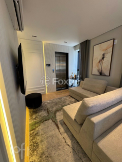 Image 34 - 887400