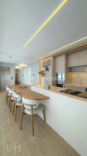 Image 6 - 887402