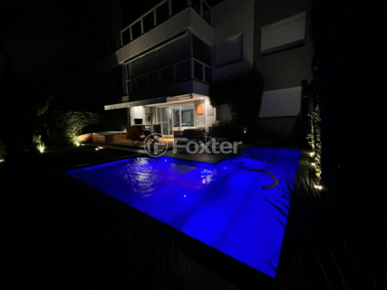 Image 25 - 887579