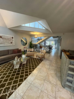 Image 1 - 887610