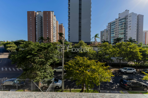 Image 10 - 887695