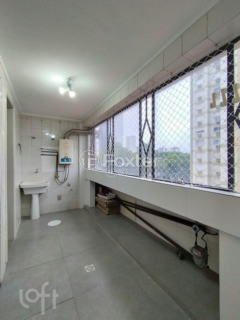 Image 11 - 887737