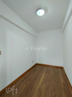 Image 21 - 887737