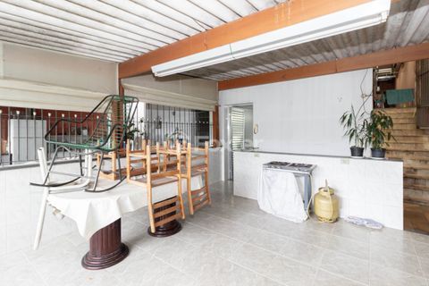 Image 9 - 887787